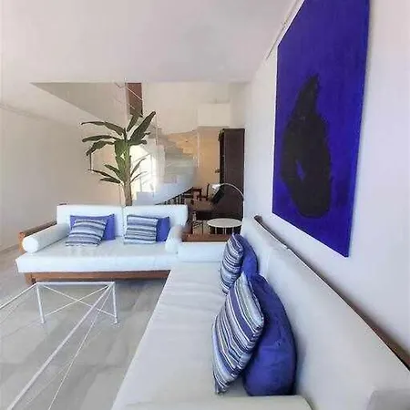 Hébergement de vacances Blue Breeze House With Pool Facing Sea