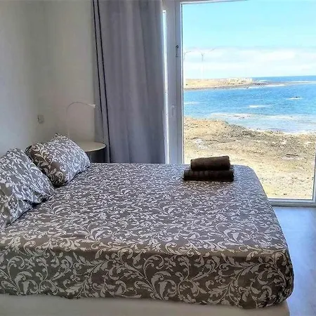 Hébergement de vacances Blue Breeze House With Pool Facing Sea