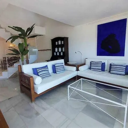 Blue Breeze House With Pool Facing Sea Hébergement de vacances *