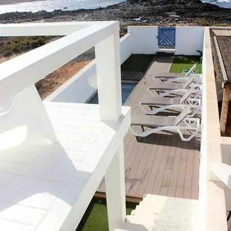 Blue Breeze House With Pool Facing Sea Holiday home