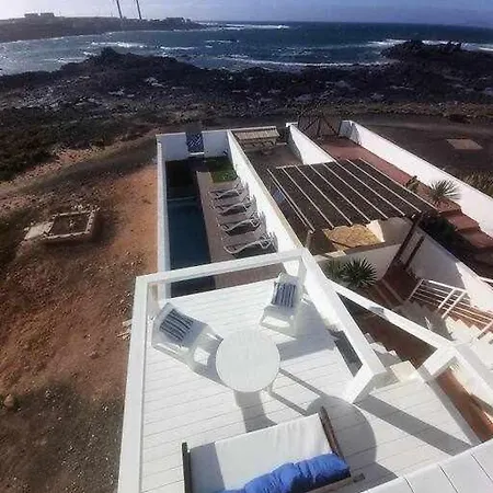 Blue Breeze House With Pool Facing Sea *