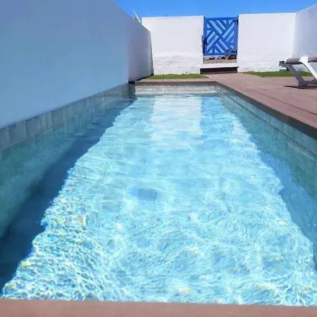 Holiday home Blue Breeze House With Pool Facing Sea