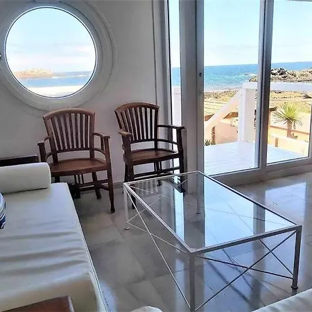 Blue Breeze House With Pool Facing Sea Holiday home *